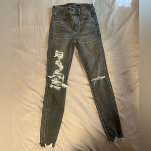 AMERICAN EAGLE ripped jeans